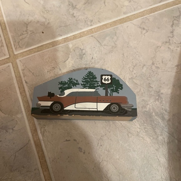 The Cat's Meow Village Route 66 Series, 1998 No. 292 Route 66 Shield with Car - Picture 1 of 9